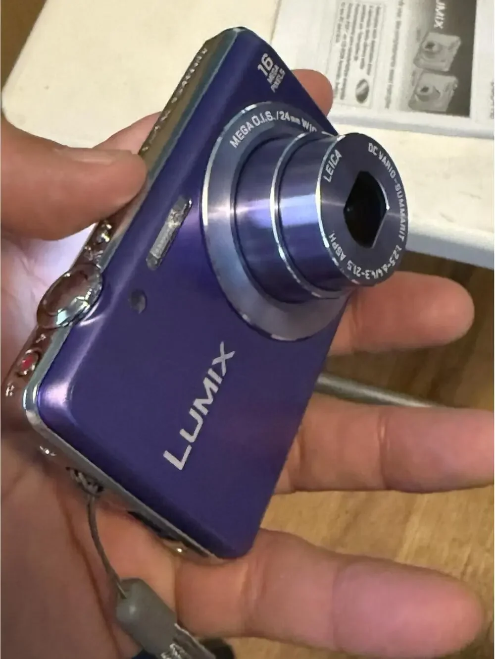 DMC-FH5 Panasonic LUMIX DMC-FH5 16MP Compact Digital Camera Bundle